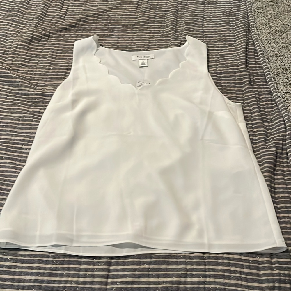 Scallop trim lined top